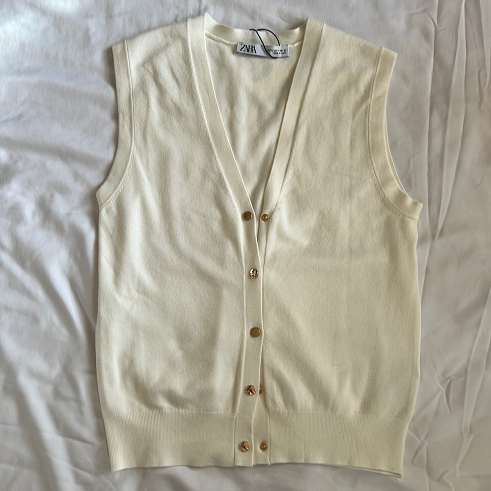 Zara cream colored snap up sweater vest in size small